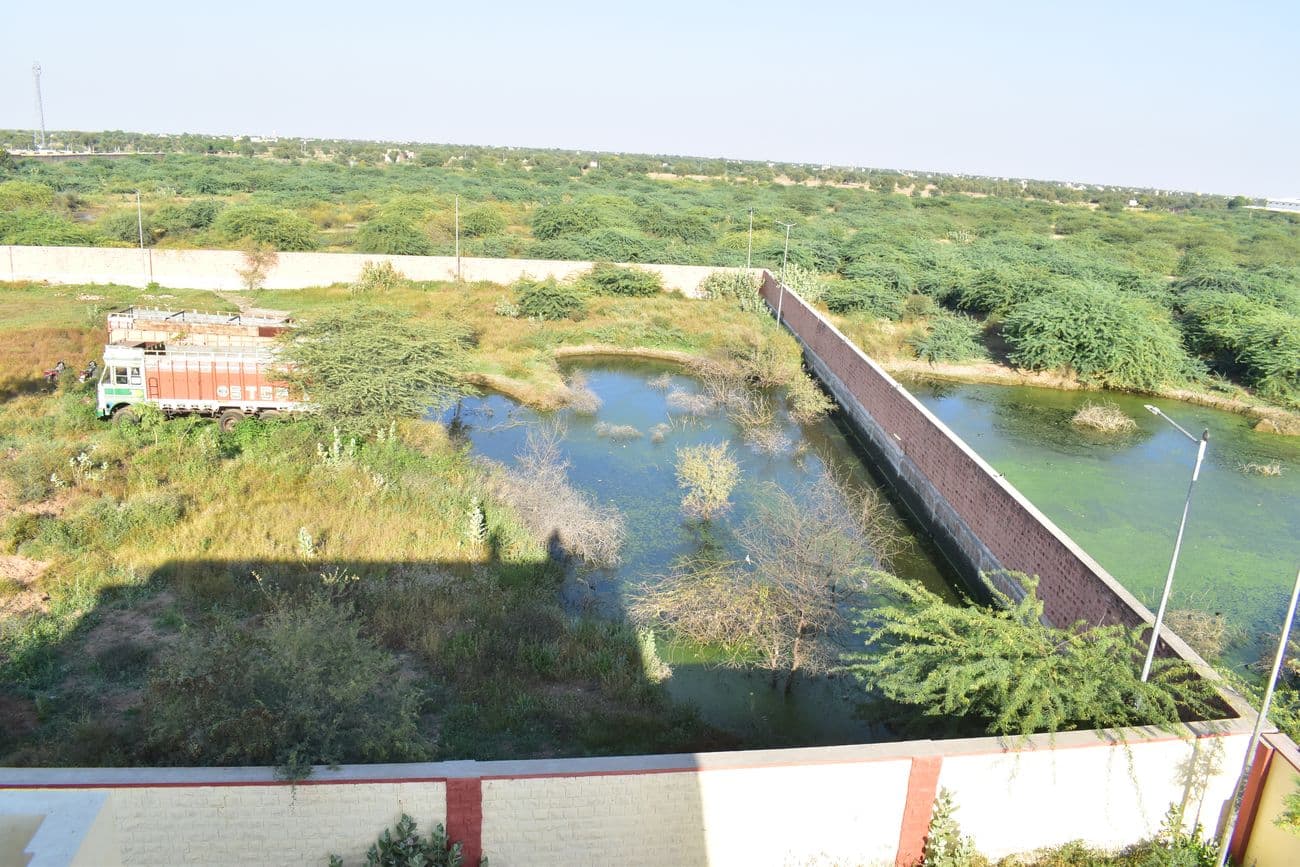 The system of treating sewerage water has broken down, all the water is not treated at the treatment plant.