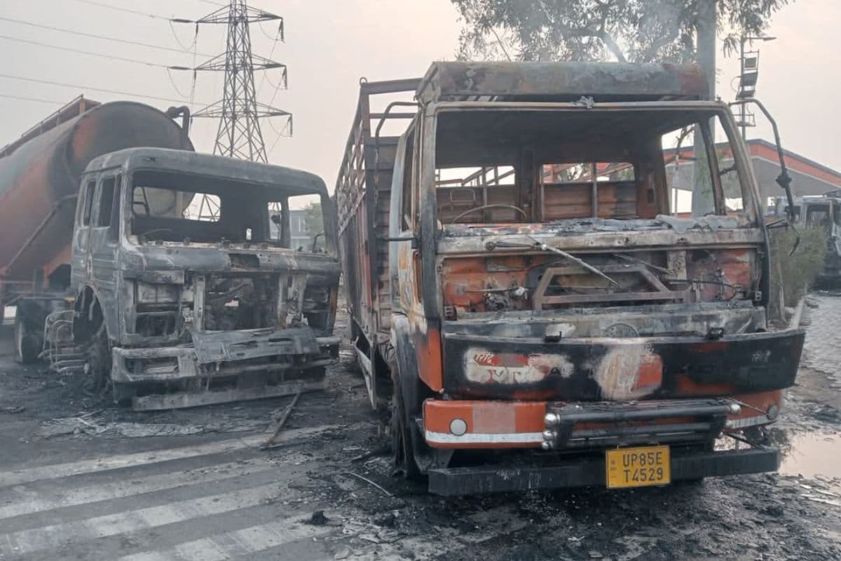 सर्दी का मौसम, समय सुबह के तकरीबन 5 बजे। गैस टैंकर से भरी ट्रक का टक्कर दूसरे ट्रक से हुआ और देखते ही देखते..