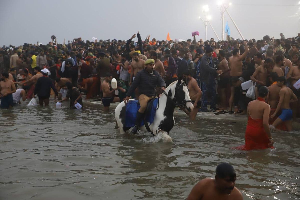 Mahakumbh 2025 Naga Sadhus took bath see supernatural scene in pictures