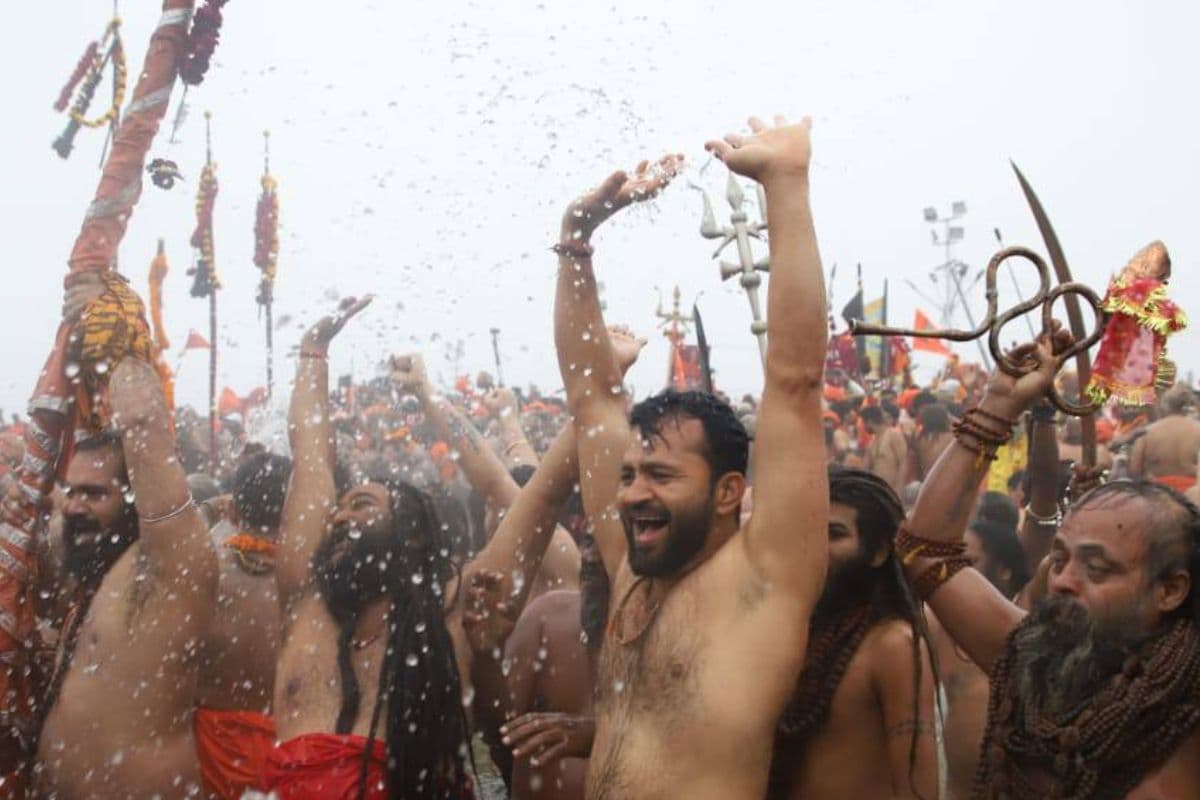 Mahakumbh 2025 Naga Sadhus took bath see supernatural scene in pictures